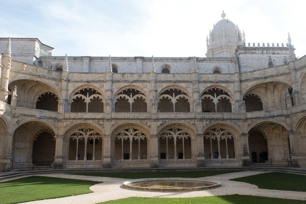 Mosteiro-dos-Jeronimos-18-5128_20_25