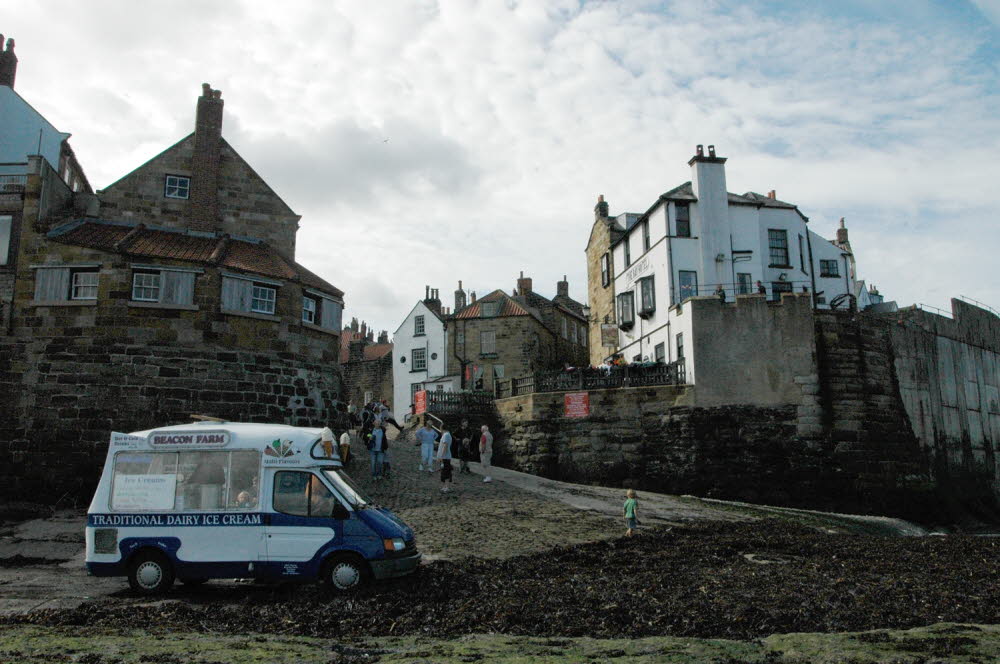 Robin-Hood-Bay-07-0012_9